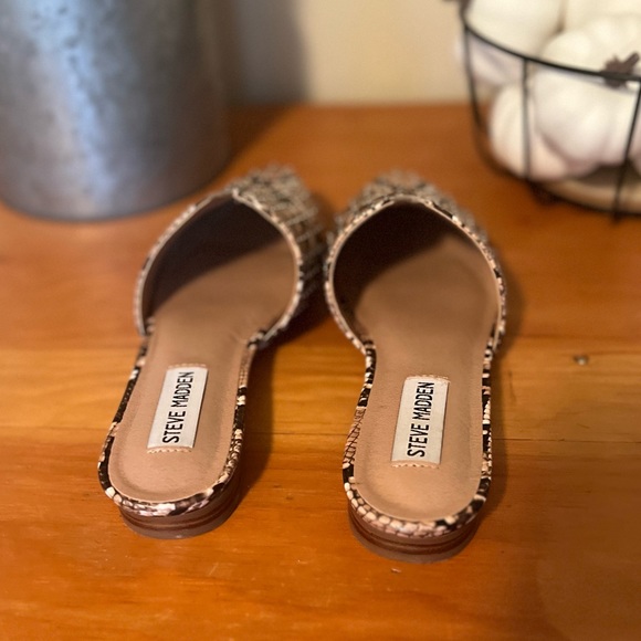 EUC Steve Madden Ally-M Studded Snake Skin Mules - Size 6.5 - Picture 4 of 6